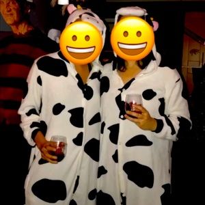 X2 cow Halloween costumes! (+1 bonus dog costume)